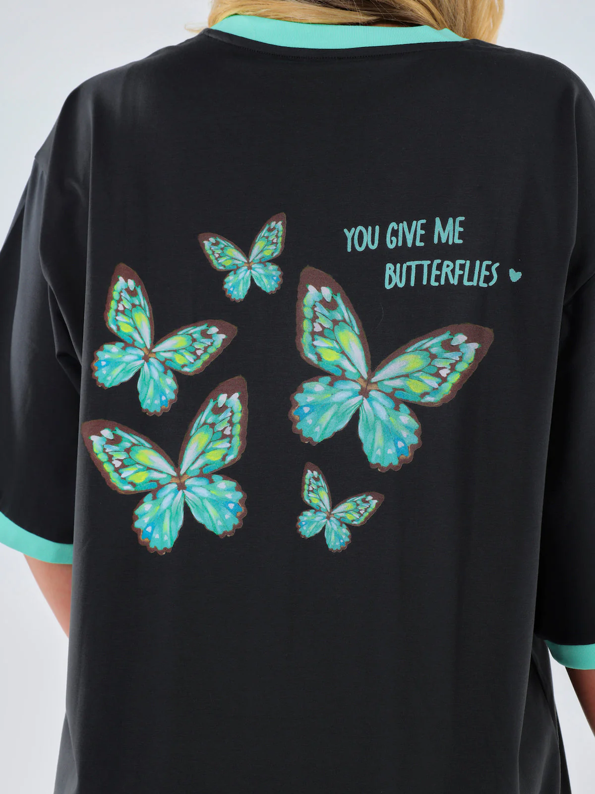 KISS & TELL OVERSIZE TEE - Image 4